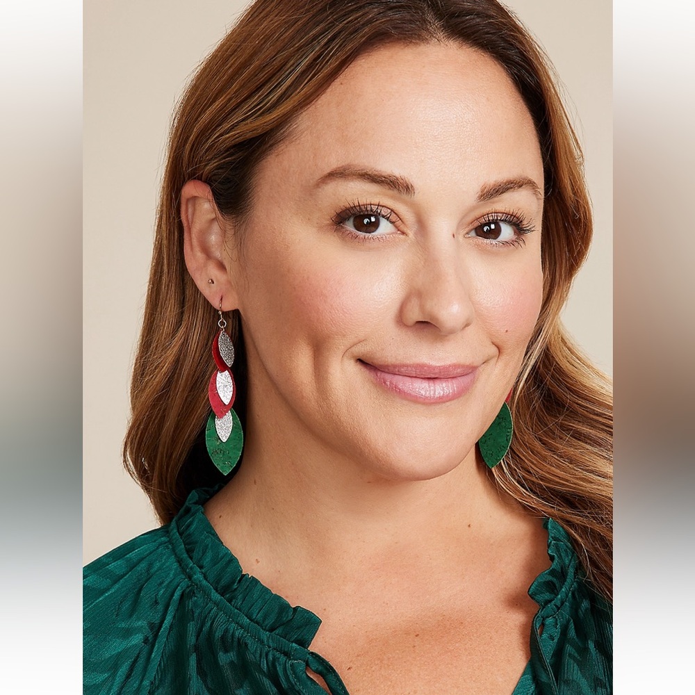 🎄 XMAS13-Z - Long Holiday Green and Red Leaf Christmas Earrings